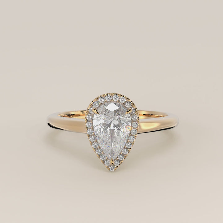 Verlovingsring peer halo lab grown diamant met cathedral en hoge zetting, geelgoud