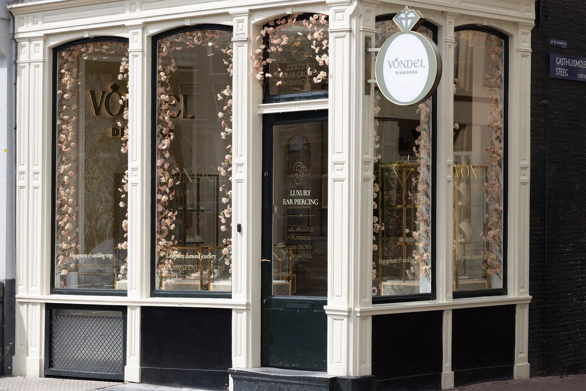 Gevel van de Vondel Diamonds boutique aan de Singel, Amsterdam