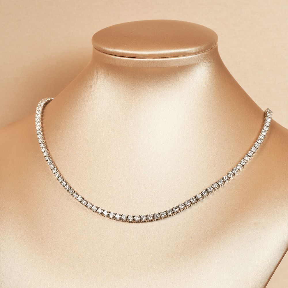 Necklaces with lab grown diamonds
