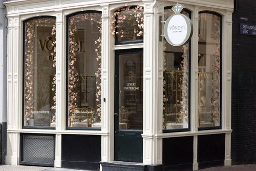 Gevel van de Vondel Diamonds boutique aan de Singel, Amsterdam